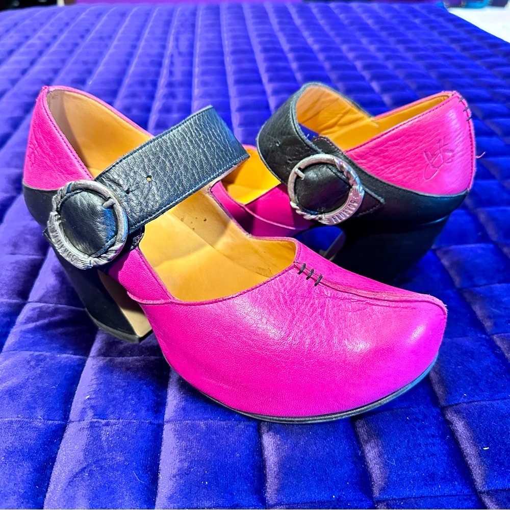 Fluevog Prepare Leader Platform Mary Jane Heel in Pink/Black 🩷🖤